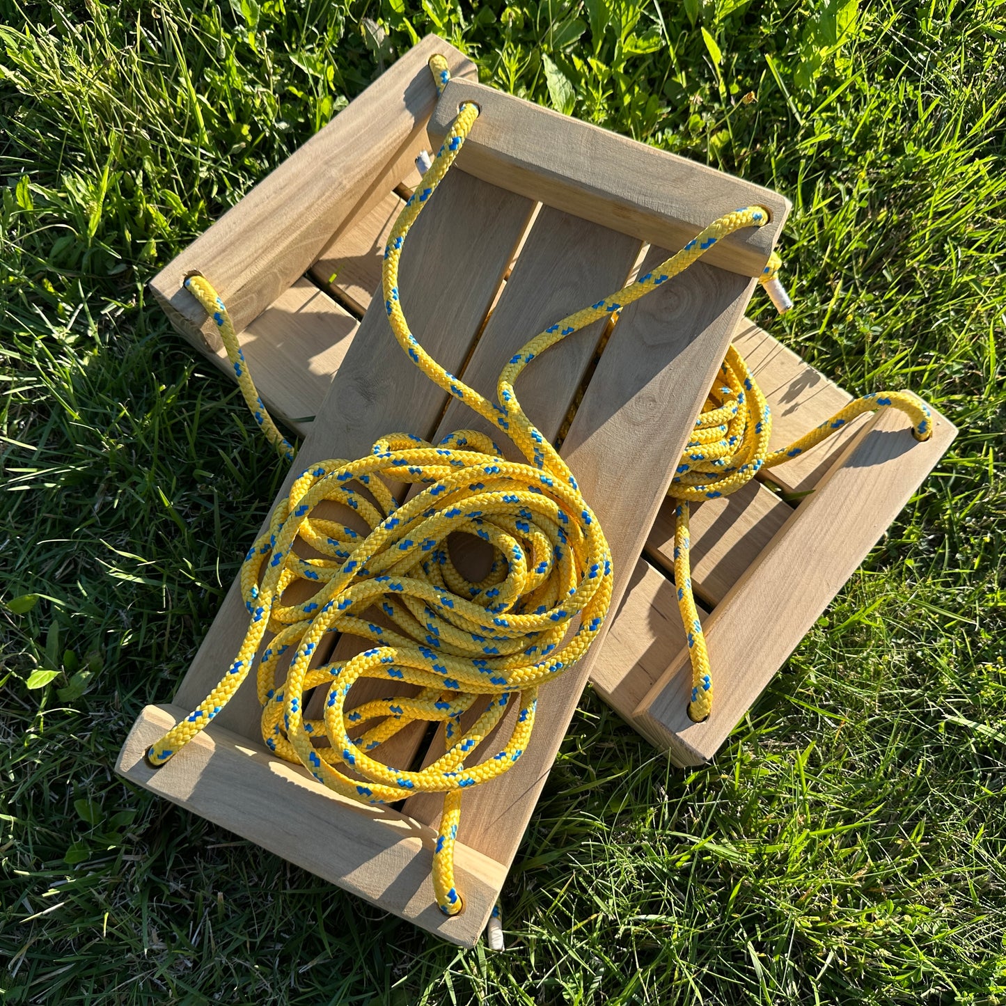 WacaciaCo® Handcrafted Wooden Swing – Classic & Slim – Custom Rope Length, Eco-Friendly Packaging