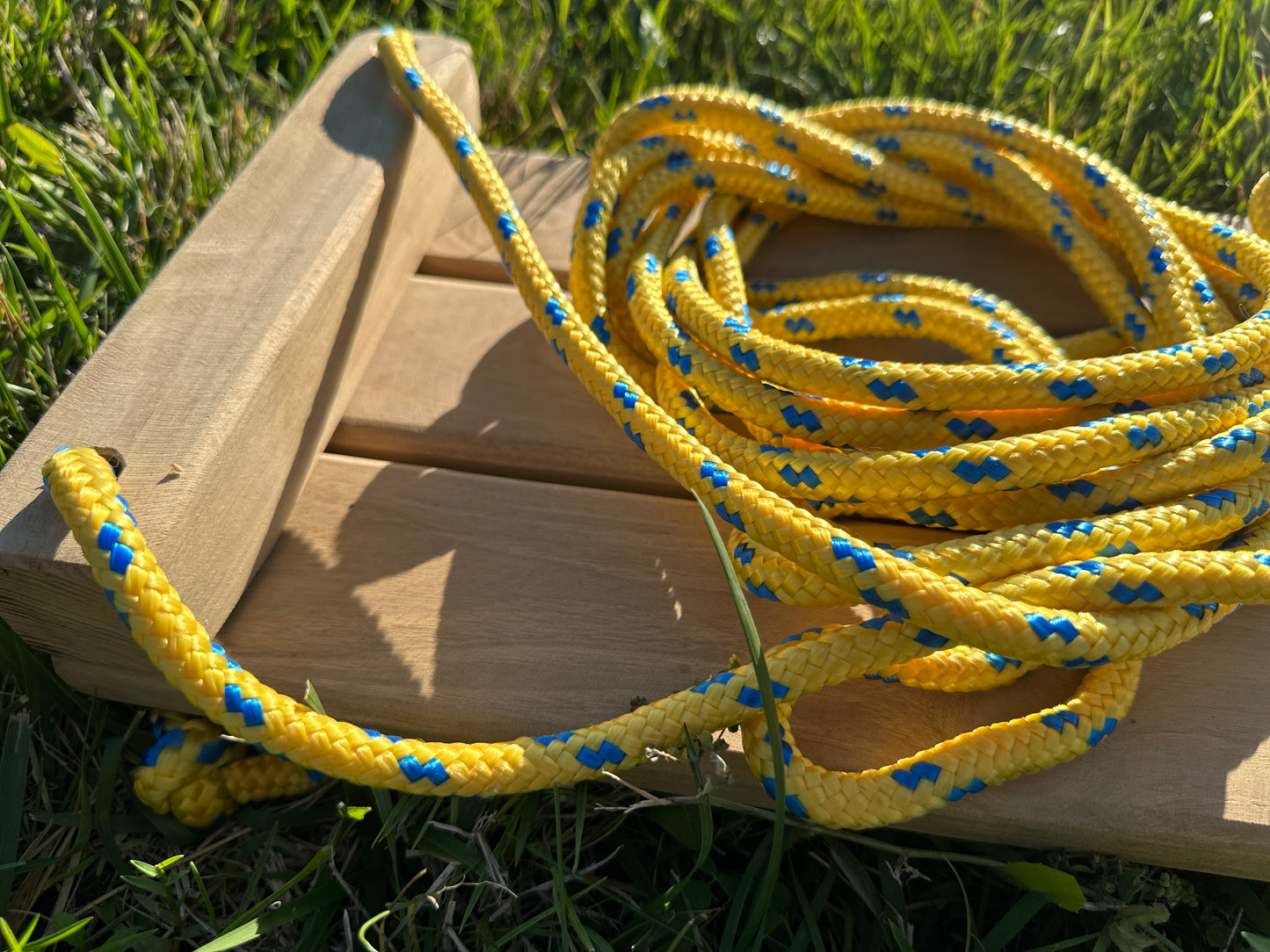 WacaciaCo® Handcrafted Wooden Swing – Classic & Slim – Custom Rope Length, Eco-Friendly Packaging