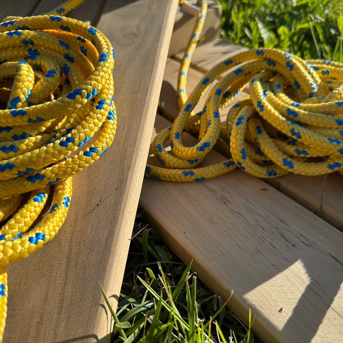 WacaciaCo® Handcrafted Wooden Swing – Classic & Slim – Custom Rope Length, Eco-Friendly Packaging