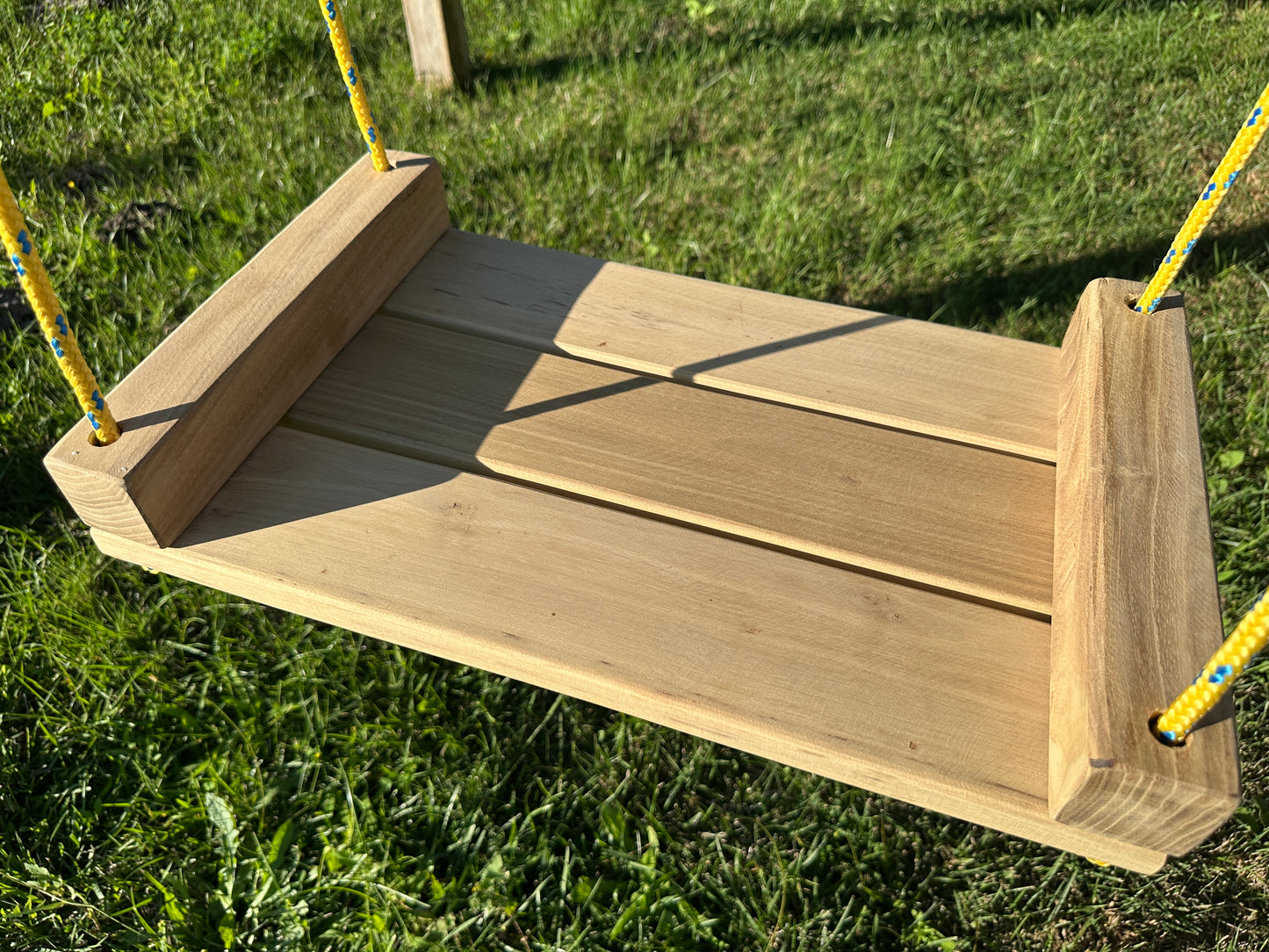 WacaciaCo® Handcrafted Wooden Swing – Classic & Slim – Custom Rope Length, Eco-Friendly Packaging